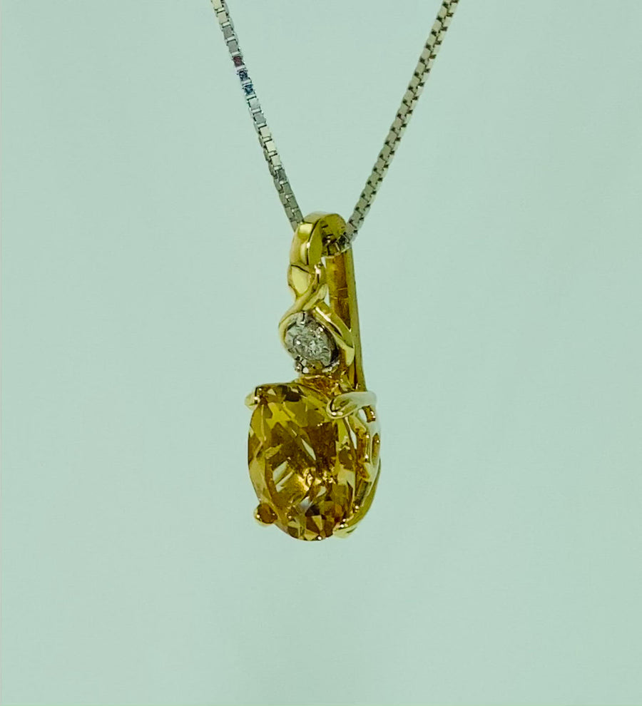Oval Crown Style Pendant - Yellow Gold