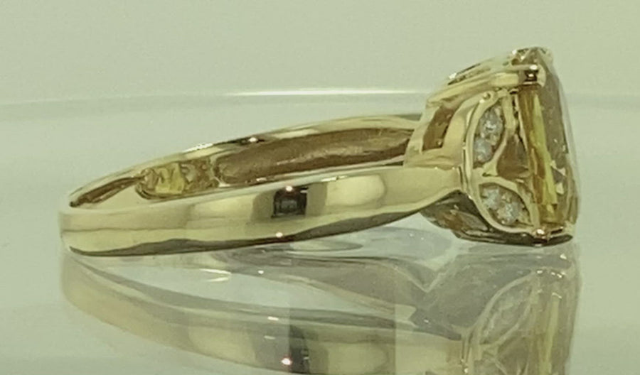 Oval Ring - Yellow Gold