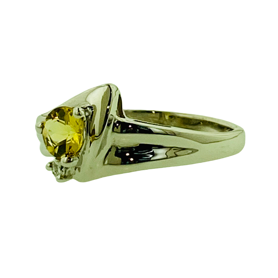Round Ring with One Diamond