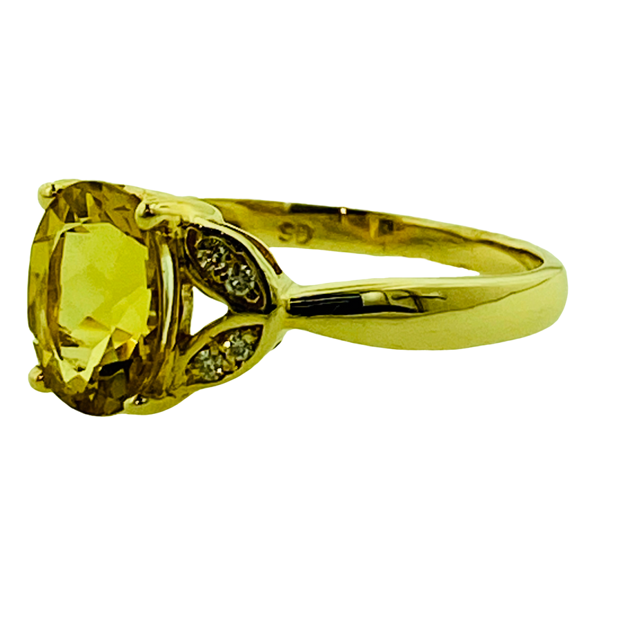 Oval Ring - Yellow Gold