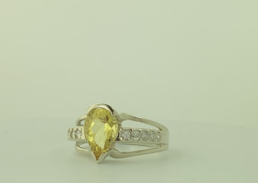 Pear Ring - White Gold